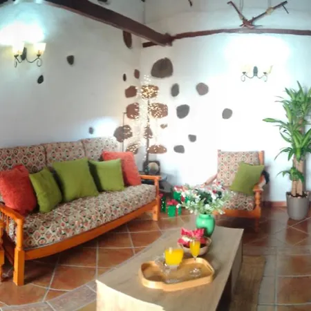 Casa Almendros Lagunas Santa Lucia